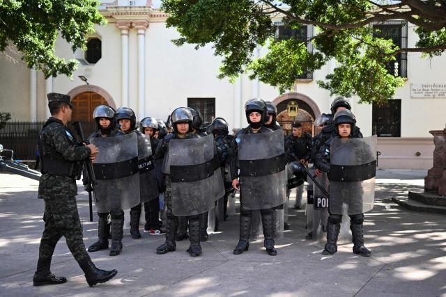 Members of the Honduran military police patrol the historic center of Tegucigalpa on January 26, 2026, ahead of the inauguration of President-elect Nasry Asfura. (Photo by JOHAN ORDONEZ / AFP)