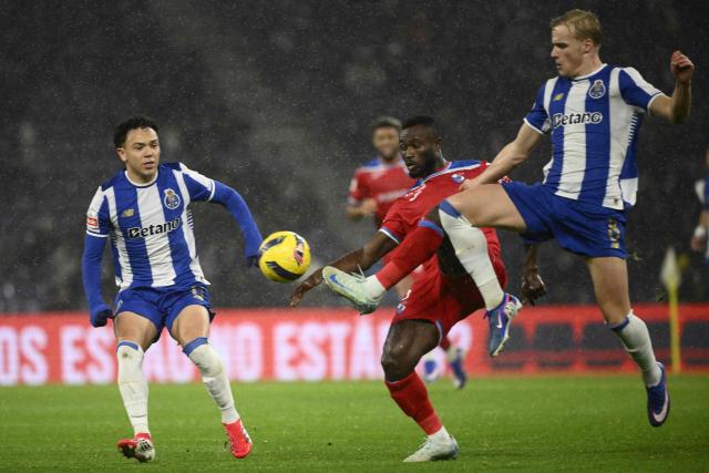 Gil Vicente's Ivorian defender #03 Ghislain Konan fights for the ball with FC Porto's Brazilian forward #11 Pepe and FC Porto's Danish midfielder #08 Victor Froholdt (R) during the Portuguese League football match between FC Porto and Gil Vicente FC at Dragao stadium in Porto, on January 26, 2026. (Photo by Miguel RIOPA / AFP)
