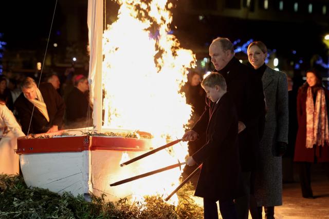 Prince Albert II of Monaco (C), Princess Charlene (R) and their children Prince Jacques (L) and Princess Gabriella, use torches to light tree branches displayed underneath a sailbot during the traditional celebration of Sainte-Devote in the Principality of Monaco on January 26, 2026. (Photo by Valery HACHE / AFP) / / NO TABLOIDS WEB & PRINT, NO DAILY MAIL, NO DAILY MAIL GROUP, NO VOICI, NO CLOSER