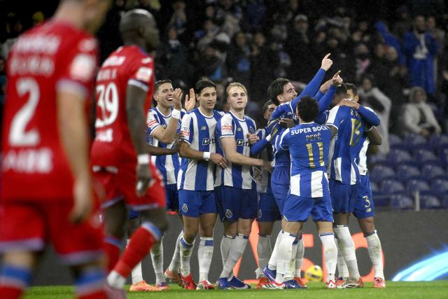 FC Porto's Portuguese defender #52 Martim Fernandes (C) celebrates scoring his team's second goal with teammates during the Portuguese League football match between FC Porto and Gil Vicente FC at Dragao stadium in Porto, on January 26, 2026. (Photo by Miguel RIOPA / AFP)