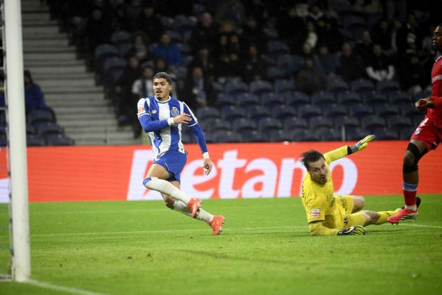 FC Porto's Brazilian forward #07 William Gomes celebrates scoring his team's third goal in spite of Gil Vicente's Portuguese goalkeeper #99 Daniel Figueira during the Portuguese League football match between FC Porto and Gil Vicente FC at Dragao stadium in Porto, on January 26, 2026. (Photo by Miguel RIOPA / AFP)