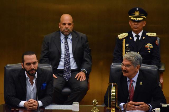 (FILES) Salvadoran President Nayib Bukele (L) speaks asking for permission to leave the country in official trips, next to the president of the National Assembly Norman Quijano (R) during an ordinary session at the National Assembly in San Salvador, on June 3, 2019. Former Salvadoran right-wing presidential candidate Norman Quijano arrived in his country on January, 26, 2026, after being deported from the United States to serve a 13-year prison sentence for colluding with gangs, the Attorney General's Office reported. (Photo by Oscar Rivera / AFP)