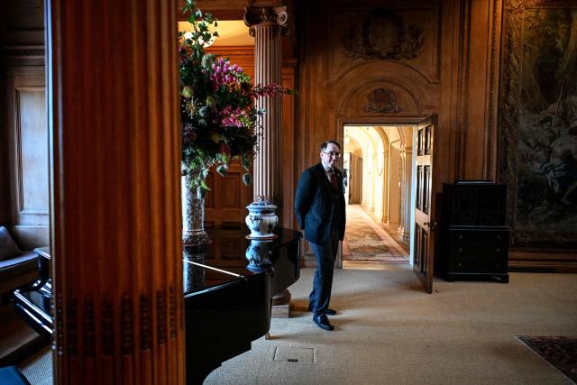 This photo taken on January 16, 2026 shows head butler Stuart Banks working at Dumfries House, headquarters of the King's Foundation near Cumnock, south of Glasgow, Scotland. The 2,000-acre estate is the headquarters of the King's Foundation and at the heart of a new Amazon Prime documentary "Finding Harmony: A King's Vision" which is set to premiere on January 28. (Photo by Andy BUCHANAN / AFP) / TO GO WITH Britain-royals-environment-climate-charity-education, REPORTAGE by Akshata KAPOOR