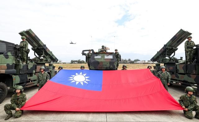 Taiwan military personnel take part in a spring military exercise in Taichung on January 27, 2026. (Photo by I-Hwa Cheng / AFP)