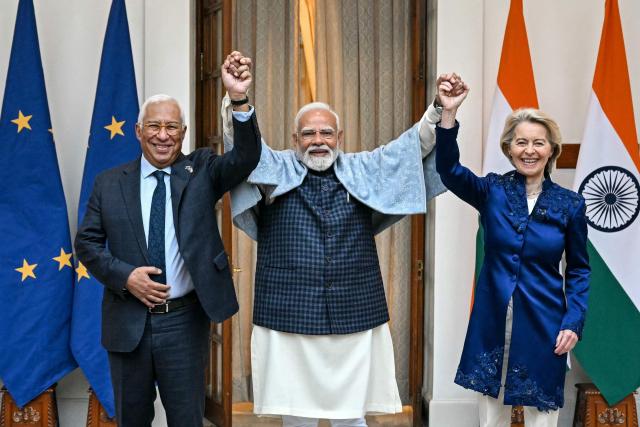 TOPSHOT - India’s Prime Minister Narendra Modi (C) poses for a photograph with European Commission President Ursula von der Leyen (R) and European Council President Antonio Costa before their meeting at the Hyderabad House in New Delhi on January 27, 2026. The leaders of India and the European Union will announce the "mother of all deals" when they meet in New Delhi to formalise a huge trade pact reached after two decades of negotiations. (Photo by Sajjad HUSSAIN / AFP)