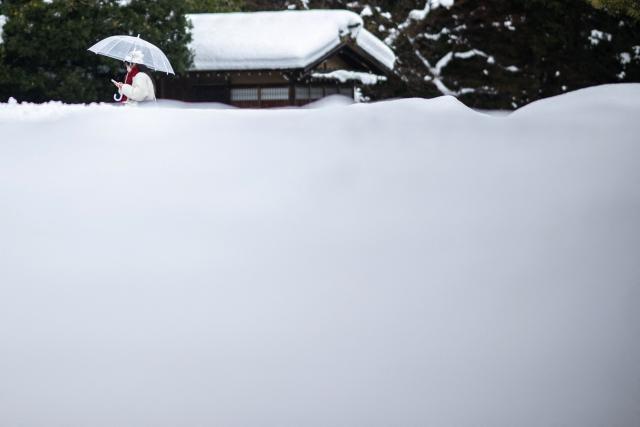 A woman visits the snow-covered Kenroku-en garden, in Kanazawa, Ishikawa Prefecture on January 27, 2026. (Photo by Philip FONG / AFP)