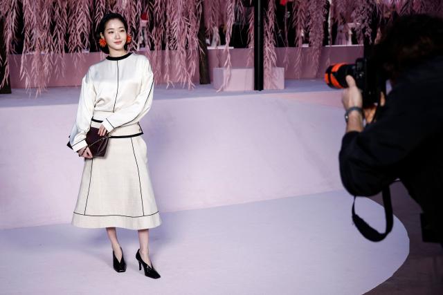 South-Korean actress Kim Go-eun poses upon arrival for the Chanel Women's Haute Couture Spring/Summer 2026 collection fashion show as part of the Paris Haute Couture Fashion Week, in Paris, on January 27, 2026. (Photo by Sebastien DUPUY / AFP)
