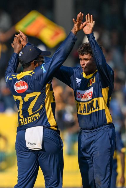 Sri Lanka's Jeffrey Vandersay (R) celebrates with his captain Charith Asalanka after taking the wicket of England's Jacob Bethell during the third one-day international (ODI) cricket match between Sri Lanka and England at the R. Premadasa International Cricket Stadium in Colombo on January 27, 2026. (Photo by Ishara S. KODIKARA / AFP)