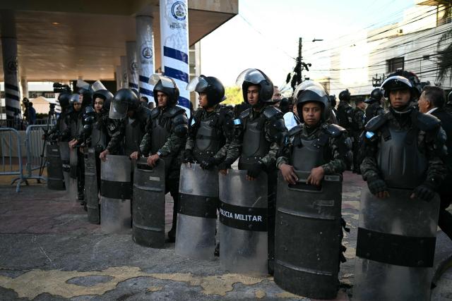 Security forces stand guard outside of the National Congress before the start of the inauguration ceremony of Honduras' President Nasry Asfura in Tegucigalpa on January 27, 2026. Asfura, a conservative businessman, was declared the winner of Honduras's presidential election on December 24, weeks after a tight race marred by delays and allegations of fraud. (Photo by JOHAN ORDONEZ / AFP)