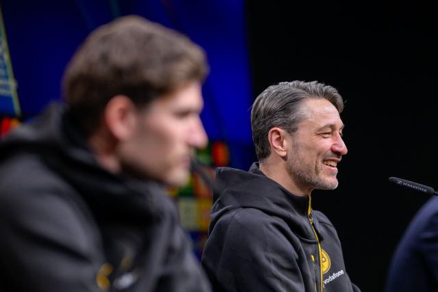 Dortmund's Croatian head coach Niko Kovac (R) and Dortmund's Swiss goalkeeper #1 Gregor Kobel deliver a press conference in Dortmund, western Germany, on January 27, 2026, on the eve of the UEFA Champions League league phase - day 8 football match between Borussia Dortmund and Inter Milan. (Photo by SASCHA SCHUERMANN / AFP)