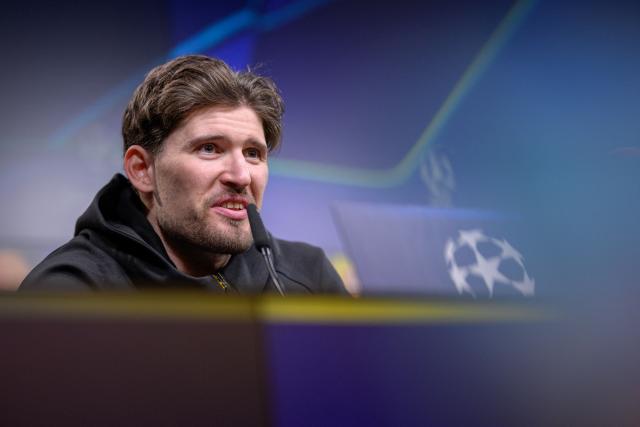 Dortmund's Swiss goalkeeper #01 Gregor Kobel delivers a press conference in Dortmund, western Germany, on January 27, 2026, on the eve of the UEFA Champions League league phase - day 8 football match between Borussia Dortmund and Inter Milan. (Photo by SASCHA SCHUERMANN / AFP)