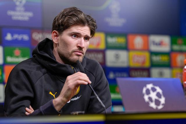 Dortmund's Swiss goalkeeper #01 Gregor Kobel delivers a press conference in Dortmund, western Germany, on January 27, 2026, on the eve of the UEFA Champions League league phase - day 8 football match between Borussia Dortmund and Inter Milan. (Photo by SASCHA SCHUERMANN / AFP)