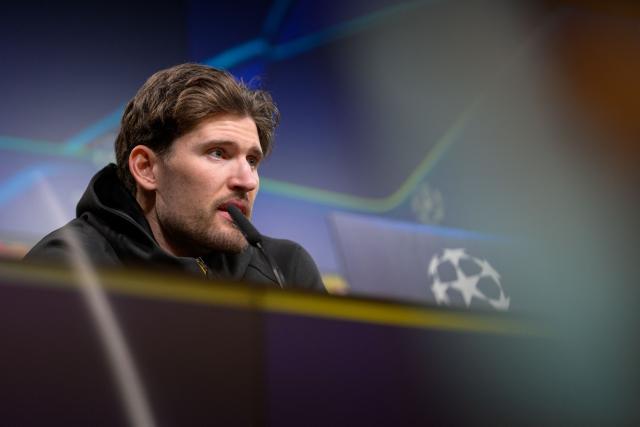 Dortmund's Swiss goalkeeper #01 Gregor Kobel delivers a press conference in Dortmund, western Germany, on January 27, 2026, on the eve of the UEFA Champions League league phase - day 8 football match between Borussia Dortmund and Inter Milan. (Photo by SASCHA SCHUERMANN / AFP)