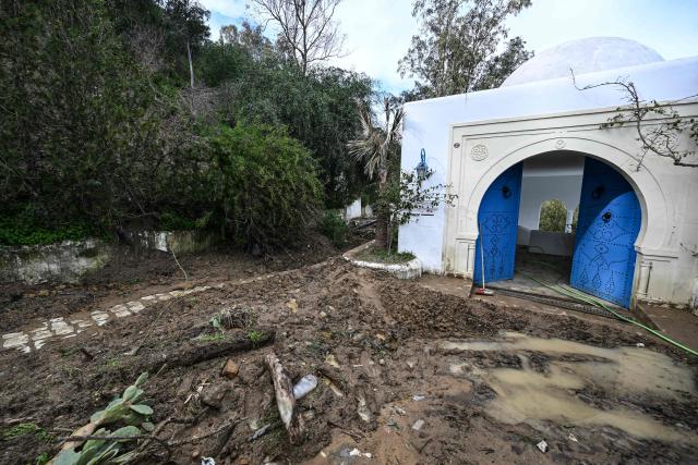 Mud and debris cover an alley outside a house in the hills of Sidi Bouzid on January 27, 2026, after the region was hit by Storm Harry. Authorities have ordered the evacuation of several homes at risk of collapsing in the tourist village. (Photo by FETHI BELAID / AFP)