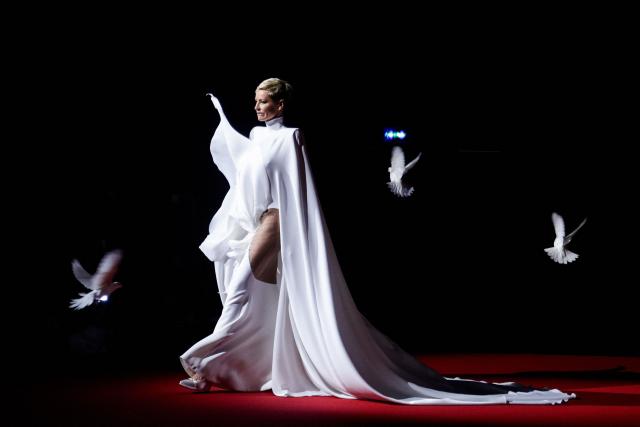 A model presents a creation by Stephane Rolland for Women's Haute Couture Spring/Summer 2026 collection fashion show as part of the Paris Haute Couture Fashion Week, in Paris, on January 27, 2026. (Photo by GEOFFROY VAN DER HASSELT / AFP)
