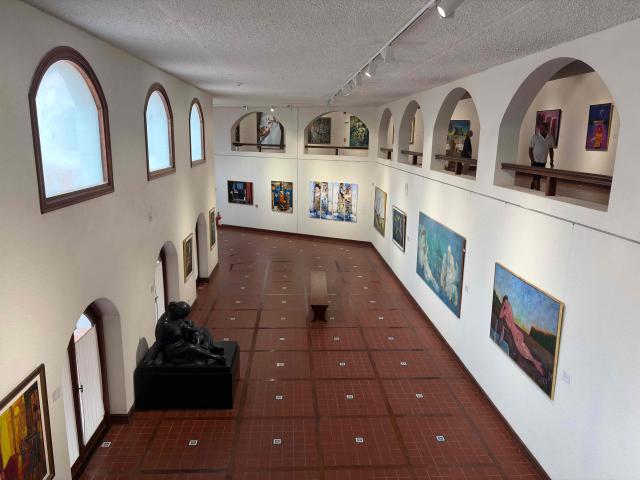 Tourists visit the Ralli Museum in Punta del Este, Maldonado department some 140 km east of Montevideo, on January 27, 2026. (Photo by Ivanna INFANTOZZI / AFP)