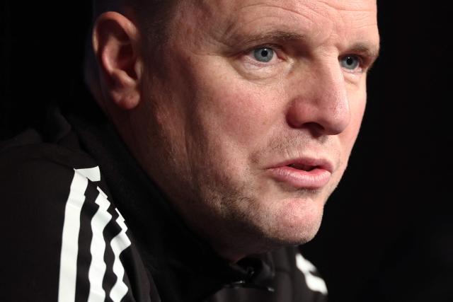 Newcastle United's English head coach Eddie Howe delivers a speech as he attends a press conference at the Parc des Princes Stadium in western Paris on January 27, 2026, on the eve of the UEFA Champions League first round day 8 football match between Paris Saint-Germain and Newcastle. (Photo by FRANCK FIFE / AFP)