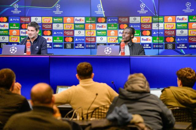 Inter Milan's Romanian head coach Cristian Chivu (L) addresses a press conference with Inter Milan's German defender #31 Yann Aurel Bisseck on January 27, 2026 in Dortmund, western Germany, on the eve of the UEFA Champions League league phase - day 8 football match between Borussia Dortmund and Inter Milan. (Photo by SASCHA SCHUERMANN / AFP)