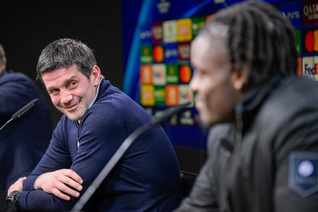 Inter Milan's Romanian head coach Cristian Chivu (L) reacts during a press conference with Inter Milan's German defender #31 Yann Aurel Bisseck on January 27, 2026 in Dortmund, western Germany, on the eve of the UEFA Champions League league phase - day 8 football match between Borussia Dortmund and Inter Milan. (Photo by SASCHA SCHUERMANN / AFP)