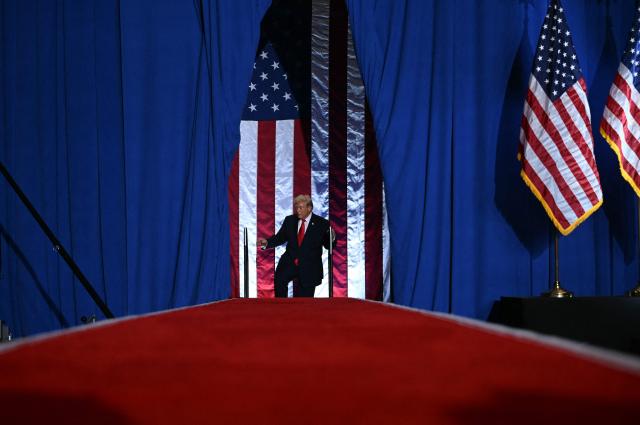 US President Donald Trump arrives to deliver remarks on the economy in Clive, Iowa, on January 27, 2026. (Photo by Brendan SMIALOWSKI / AFP)