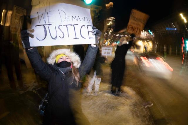 A group of anti-US Immigration and Customs Enforcement (ICE) protesters hold signs and shout slogans in downtown Minneapolis, Minnesota, on January 27, 2026. US President Donald Trump said on January 27 that he would "de-escalate a little bit" in Minneapolis after the fatal shootings of two civilians fueled a storm of criticism over his signature immigration crackdown. (Photo by ROBERTO SCHMIDT / AFP)