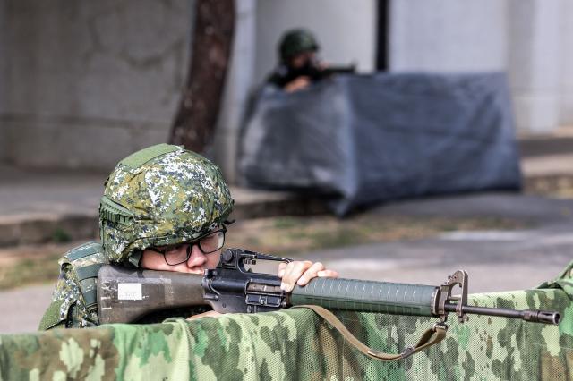 Taiwan military personnel take part during a spring military exercise at Chiayi Air Base, in Chiayi on January 28, 2026. (Photo by I-Hwa Cheng / AFP)