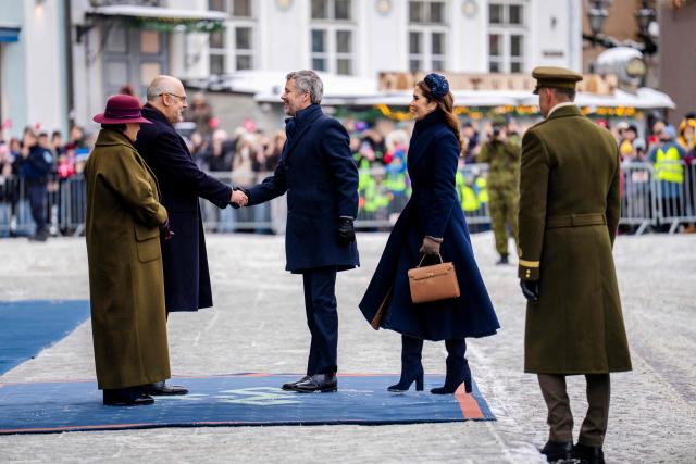 King Frederik X (C) and Queen Mary (2ndR) are received by Estonia's President, Alar Karis (2ndL) and First Lady Sirje Karis at an official welcome at Town Hall Square in Tallinn, on January 27, 2026. The royal couple is on a state visit to Estonia from January 27-28, 2026. The visit particularly focuses on digital resilience and cybersecurity. (Photo by Ida Marie Odgaard / Ritzau Scanpix / AFP) / Denmark OUT