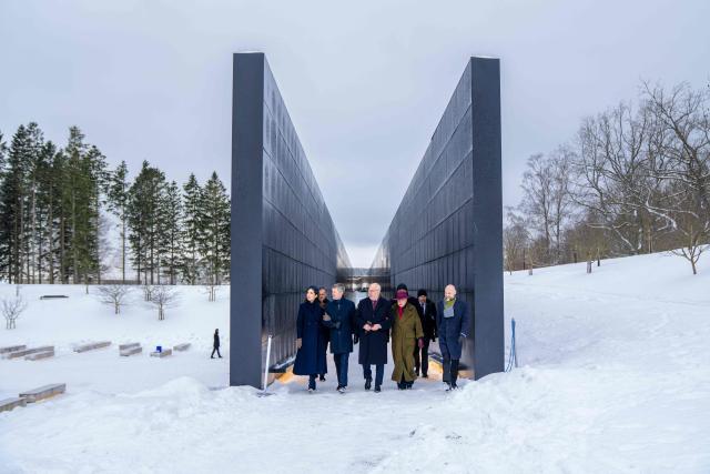 King Frederik X and Queen Mary, Estonia's President, Alar Karis, and First Lady Sirje Karis visit the Memorial to the Victims of Communism in Tallinn, on January 27, 2026. The royal couple is on a state visit to Estonia from January 27-28, 2026. The visit particularly focuses on digital resilience and cybersecurity. (Photo by Ida Marie Odgaard / Ritzau Scanpix / AFP) / Denmark OUT