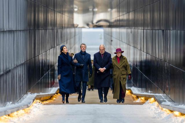 King Frederik X (2ndL) and Queen Mary (L), Estonia's President, Alar Karis, and First Lady Sirje Karis visit the Memorial to the Victims of Communism in Tallinn, on January 27, 2026. The royal couple is on a state visit to Estonia from January 27-28, 2026. The visit particularly focuses on digital resilience and cybersecurity. (Photo by Ida Marie Odgaard / Ritzau Scanpix / AFP) / Denmark OUT