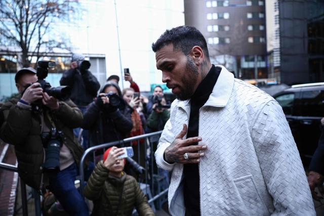 US R&B singer Chris Brown (R) arrives at the Southwark Crown Court in London on January 28, 2026. Brown returned to the UK court after pleading not guilty in July 2025 on further charges stemming from an alleged London nightclub brawl in 2023. (Photo by Henry NICHOLLS / AFP)