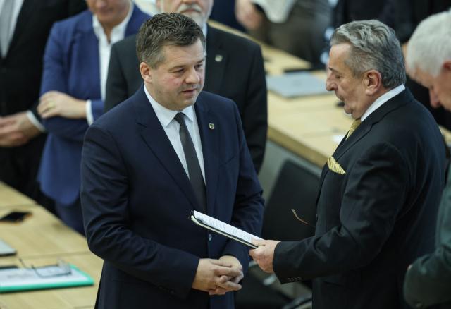 Saxony-Anhalt's incoming State Premier Sven Schulze takes the oath from State parliament President Gunnar Schellenberger (R) at Saxony-Anhalt's State Parliament, on January 28, 2026 in Magdeburg, eastern Germany, after he was elected as the new regional leader. After roughly 15 years in office, Haseloff will not run in Saxony-Anhalt's state elections scheduled on September 6, 2026. (Photo by Ronny HARTMANN / AFP)