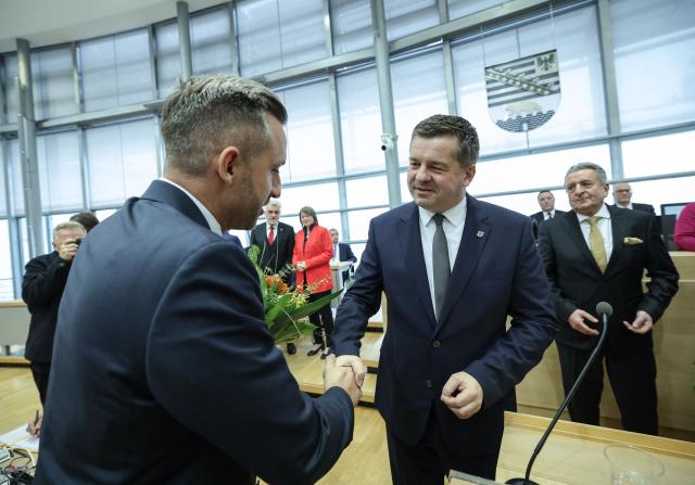 Saxony-Anhalt's incoming State Premier Sven Schulze is congratulated by far-right Alternative for Germany (AfD) top candidate Ulrich Siegmund (L) at Saxony-Anhalt's State Parliament, on January 28, 2026 in Magdeburg, eastern Germany, after he was elected as the new regional leader. After roughly 15 years in office, Haseloff will not run in Saxony-Anhalt's state elections scheduled on September 6, 2026. (Photo by Ronny HARTMANN / AFP)