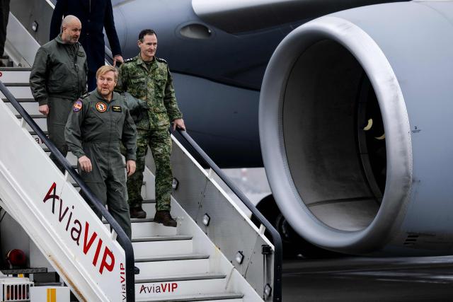 Dutch King Willem-Alexander (Bottom) attends a Royal Netherlands Air Force exercise at Schiphol Airport near Amsterdam on January 28, 2026. The Dutch air force is practicing how to safely conduct military flights from civilian airports. (Photo by Robin van Lonkhuijsen / ANP / AFP) / Netherlands OUT