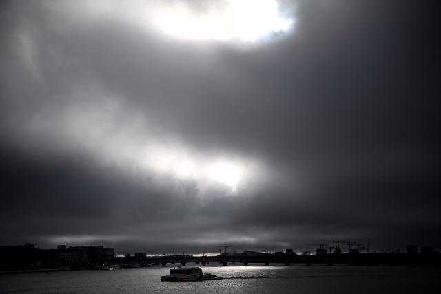A shuttle boat crosses the river Garonne on a foggy morning in Bordeaux, south-western France on January 28, 2026. (Photo by Christophe ARCHAMBAULT / AFP)