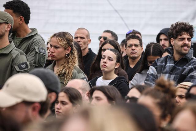 Mourners attend the funeral of Israeli hostage Ran Gvili, whose remains were finally brought back to Israel on January 26, in the southern town of Meitar on January 28, 2026. Grieving relatives of Ran Gvili gathered on January 28, 2026, as Israel prepared to bury the last hostage returned from Gaza, marking the end of a painful national saga triggered by Hamas's 2023 attack. Israeli forces on January 26 brought home the remains of Gvili, a police officer who was killed in action during Hamas's attack on October 7, 2023 which triggered the devastating war in Gaza. (Photo by ilia yefimovich / AFP)