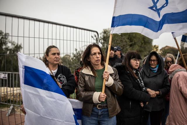 Mourners gather for the funeral of Israeli hostage Ran Gvili, whose remains were finally brought back to Israel on January 26, in the southern town of Meitar on January 28, 2026. Grieving relatives of Ran Gvili gathered on January 28, 2026, as Israel prepared to bury the last hostage returned from Gaza, marking the end of a painful national saga triggered by Hamas's 2023 attack. Israeli forces on January 26 brought home the remains of Gvili, a police officer who was killed in action during Hamas's attack on October 7, 2023 which triggered the devastating war in Gaza. (Photo by JOHN WESSELS / AFP)