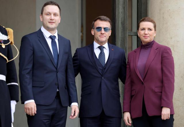 France's President Emmanuel Macron (C) welcomes Greenland’s Prime Minister Jens-Frederik Nielsen (L) and Denmark's Prime Minister Mette Frederiksen (R) for a working lunch at the Elysee Palace in Paris, on January 28, 2026. (Photo by Ludovic MARIN / AFP)