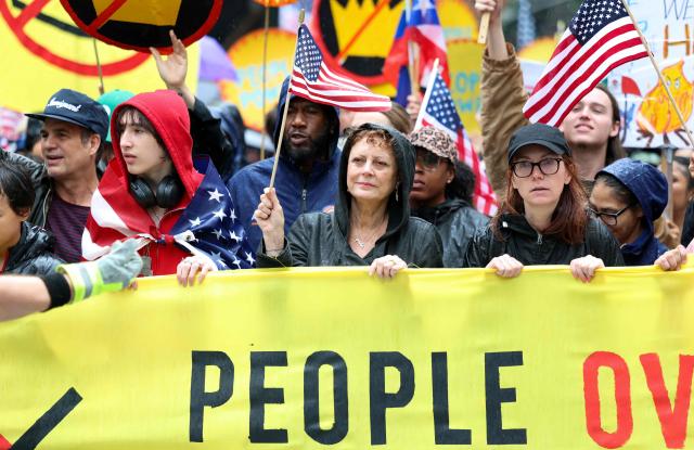 (FILES) US actors Susan Sarandon (C) and Mark Ruffalo (L) march along demonstrators protesting the Trump administration during the "No Kings" rally in New York on June 14, 2025, on the same day as President Trump's military parade in Washington, DC. Hollywood star Susan Sarandon will receive the international prize at Spain's top film awards, the Spanish Cinema Academy announced on January 28, 2026. The Oscar-winning US actor, 79, will be honoured at the 40th Goya awards in Barcelona on February 28 for representing "the perfect combination of talent and professional success, glamour, and social and political commitment", the Academy said in a statement. (Photo by CHARLY TRIBALLEAU / AFP)