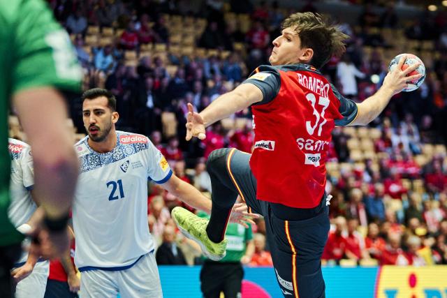 Spain's pivot #37 Victor Romero Holguin shoots the ball during the men's EHF Euro 2026 main round handball match Spain vs Portugal in Herning, Denmark, on January 28, 2026. (Photo by Thomas Traasdahl / Ritzau Scanpix / AFP) / Denmark OUT