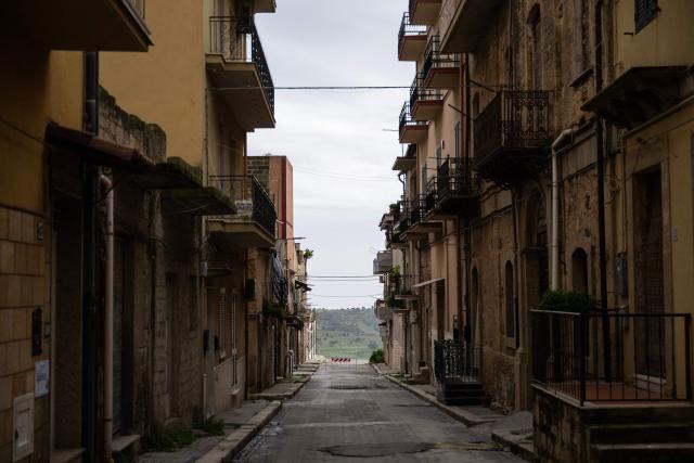 This photograph shows a barreer displayed in a street located in the red zone in the city centre following a landslide that damaged homes in Niscemi on January 28, 2026. More than 1,000 people were evacuated in Sicily after a four-kilometre (2.5-mile) section of cliff crumbled during a storm, leaving houses perched perilously on the edge, authorities said on January 26, 2026. (Photo by MARCO BERTORELLO / AFP)