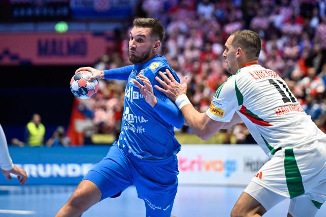 Hungary's left back #11 Patrik Ligetvari (R) blocks Croatia's centre back #41 Tin Lucin during the men's EHF Euro 2026 main round handball match Croatia v Hungary in Malmoe, Sweden, on January 28, 2026. (Photo by Johan NILSSON / TT NEWS AGENCY / AFP) / Sweden OUT