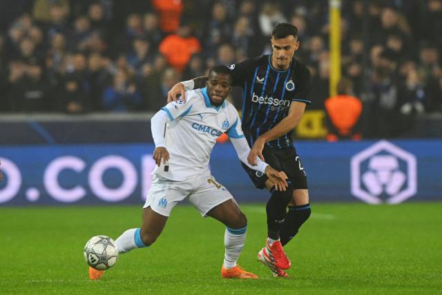 Marseille's Ivorian midfielder #20 Hamed Traore (L) and Serbia's midfielder Aleksandar Stankovic fight for the ball during the UEFA Champions League, league phase day 8, football match between Club Brugge KV and Olympique de Marseille, at the Jan Breydel Stadium in Bruges on January 28, 2026. (Photo by NICOLAS TUCAT / AFP)