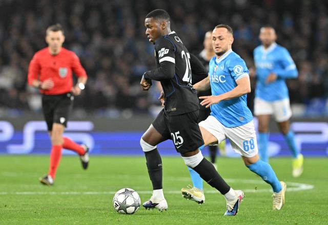 Chelsea's Ecuadorian midfielder #25 Moises Caicedo fights for the ball with Napoli's Slovak midfielder #68 Stanislav Lobotka during the UEFA Champions League - league phase day 8 football match between Napoli and Chelsea at the Diego Armando Maradona stadium in Naples on January 28, 2026. (Photo by Andreas SOLARO / AFP)
