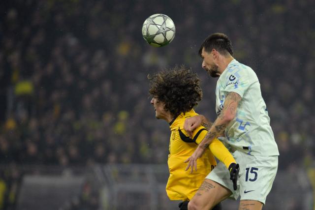 Dortmund's Portuguese forward #21 Fabio Silva (L) and Inter Milan's Italian defender #15 Francesco Acerbi vie for a header during the UEFA Champions League league phase - day 8 football match between BVB Borussia Dortmund and Inter Milan in Dortmund, western Germany, on January 28, 2026. (Photo by Sascha Schuermann / AFP)
