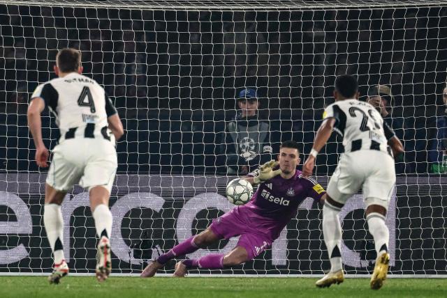 Newcastle United's English goalkeeper #01 Nick Pope (C) stops a penalty hit by Paris Saint-Germain's French forward #10 Ousmane Dembele (unseen) during the UEFA Champions League - League phase, Matchday 8 - football match between Paris Saint-Germain (PSG) and Newcastle United FC at the Parc des Princes stadium in Paris on January 28, 2026. (Photo by FRANCK FIFE / AFP)