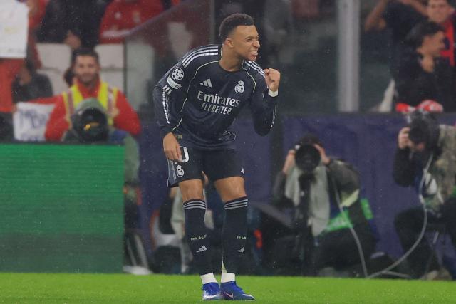 Real Madrid's French forward #10 Kylian Mbappe celebrates scoring his team's first goal during the UEFA Champions League league phase day 8 football match between SL Benfica and Real Madrid CF at Estadio da Luz in Lisbon on January 28, 2026. (Photo by PATRICIA DE MELO MOREIRA / AFP)
