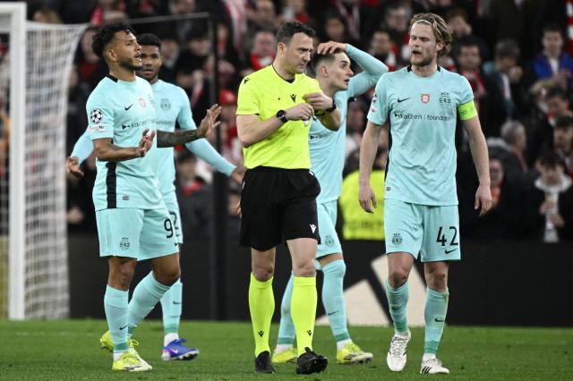 Sporting Lisbon's Danish midfielder #42 Morten Hjulmand and Sporting Lisbon's Colombian forward #97 Luis Suarez (L) protest after Athletic Bilbao's scored second goal during the UEFA Champions League league phase day 8 football match between Athletic Club Bilbao and Sporting CP at San Mames Stadium in Bilbao on January 28, 2026. (Photo by ANDER GILLENEA / AFP)