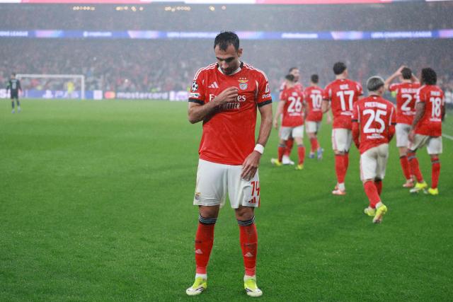 Benfica's Greek forward #14 Vangelis Pavlidis celebrates scoring his team's second goal during the UEFA Champions League league phase day 8 football match between SL Benfica and Real Madrid CF at Estadio da Luz in Lisbon on January 28, 2026. (Photo by PATRICIA DE MELO MOREIRA / AFP)