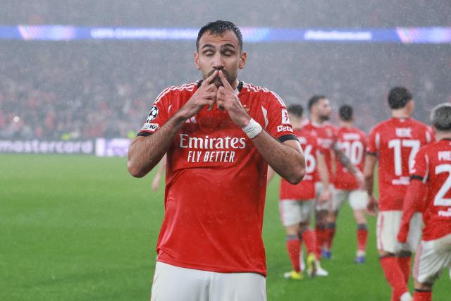 Benfica's Greek forward #14 Vangelis Pavlidis celebrates scoring his team's second goal during the UEFA Champions League league phase day 8 football match between SL Benfica and Real Madrid CF at Estadio da Luz in Lisbon on January 28, 2026. (Photo by PATRICIA DE MELO MOREIRA / AFP)