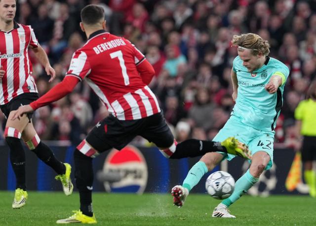 Sporting Lisbon's Danish midfielder #42 Morten Hjulmand kicks the ball during the UEFA Champions League league phase day 8 football match between Athletic Club Bilbao and Sporting CP at San Mames Stadium in Bilbao on January 28, 2026. (Photo by Cesar MANSO / AFP)